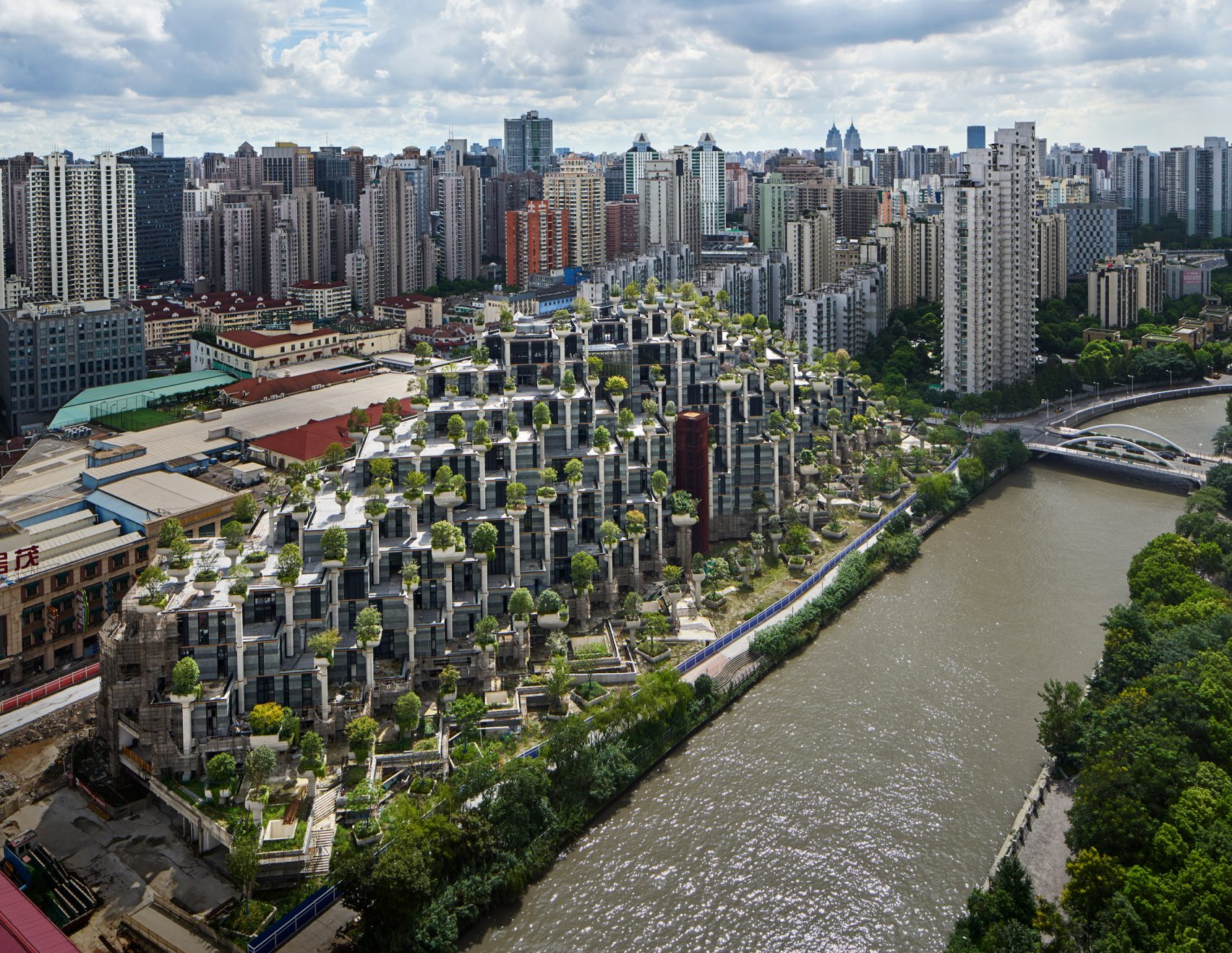 1,000 Trees Building Opens in Shanghai - Article on Thursd